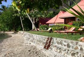 Beach Bungalows at the guest house Fare Vaihere on Moorea island