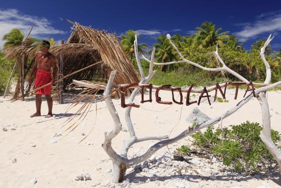 Robinson's dream on a Polynesian island